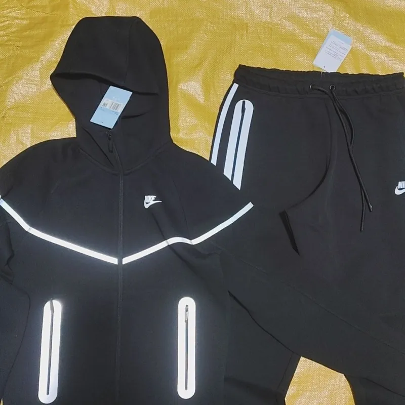 Nike Sportswear Tech Fleece Full Zip Hoodie & Joggers Reflective Details Set Black/Bemis Silver - Image 2