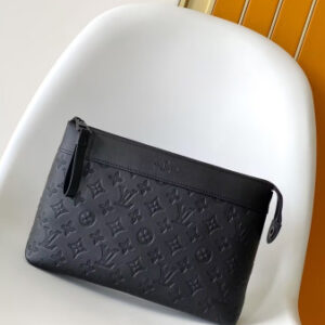 LV Pochette Voyage Souple M82545 32x21x8cm