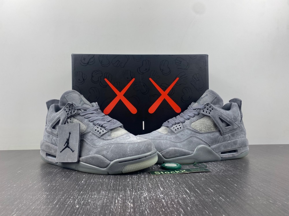 Jordan 4 Retro Kaws